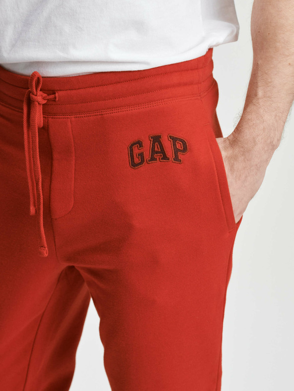 GAP Herren Sweatpants mit Fleece und Logo GAP
