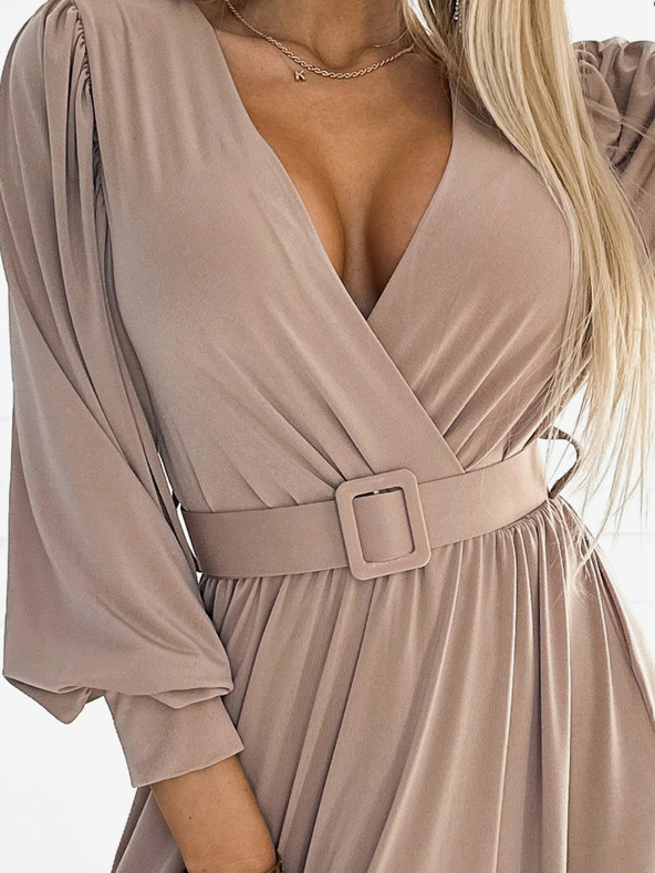 numoco FIORELLA Langes Kleid mit breitem Gürtel und Ausschnitt - beige Numoco
