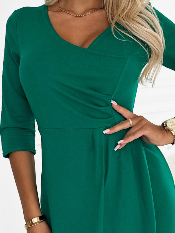 numoco Kleid mit Rüschen und Ausschnitt - grün Numoco IRIS