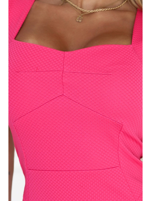 numoco Neonrosa Minikleid mit schönem Ausschnitt