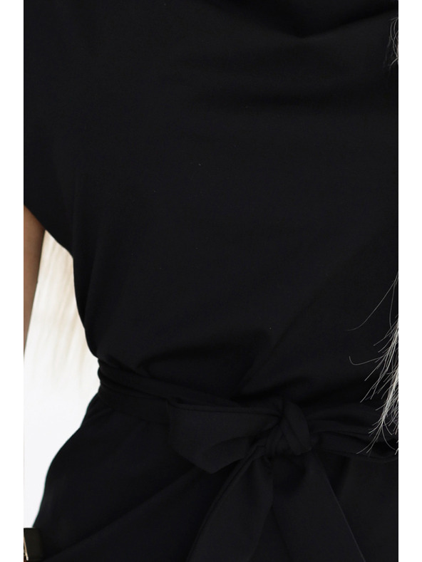 numoco Schwarzes Kleid mit asymmetrischem Rock und Gürtel