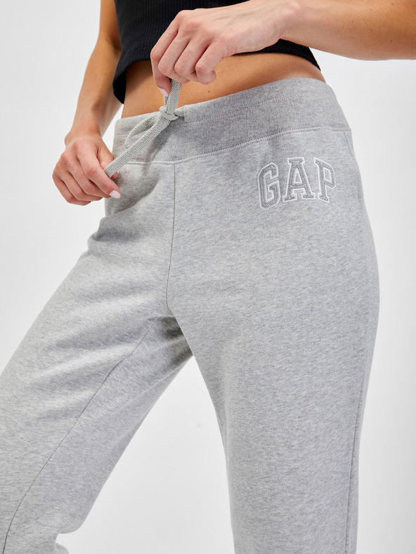 GAP Herren Sweatpants mit Fleece und Logo GAP
