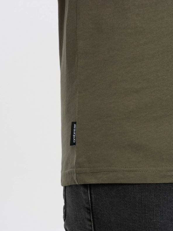 Ombre Clothing Khakifarbenes Herren-T-Shirt mit V-Ausschnitt Ombre Clothing