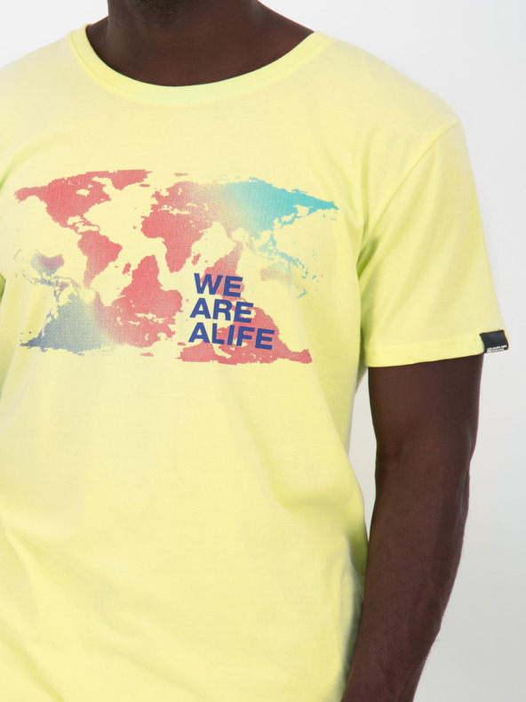 Alife and Kickin Gelbes bedrucktes Herren-T-Shirt Alife and Kickin