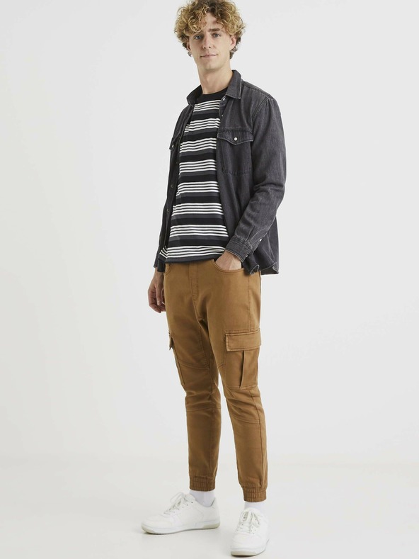 Celio Schwarz gestreiftes Basic-Shirt Celio Veband