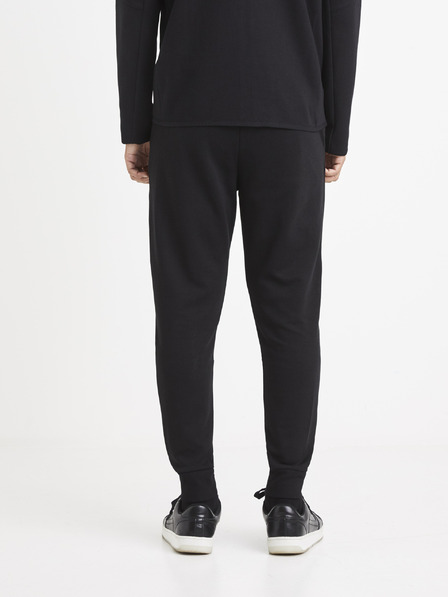 Celio Schwarze Basic-Sweatpants Celio Vojogyoke