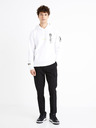 Celio Weißes Herren-Sweatshirt Bedruckter Rücken Celio Assassination Klassenzimmer