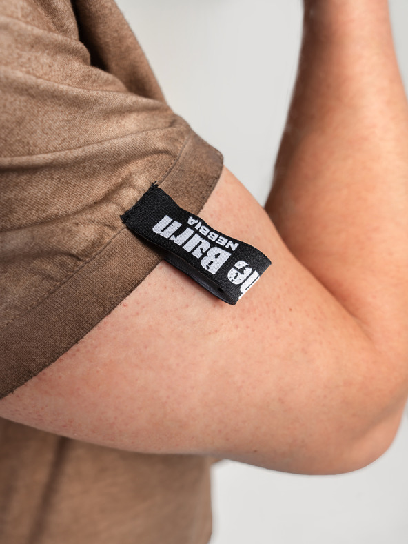 Nebbia T-Shirt aus abgewaschener Baumwolle MAX OUT 357