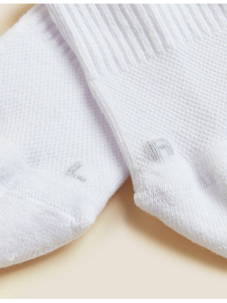 Marks & Spencer Fünf Paar Damen-Sportsocken in Weiß von Marks & Spencer Trainer Liners™