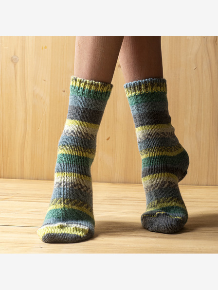 Balkanova Socken aus Merinowolle, grün gemustert