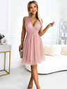 numoco Tüllkleid mit Ausschnitt und Zierschnalle - schmutziges Pink Numoco OLGA