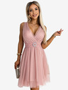 numoco Tüllkleid mit Ausschnitt und Zierschnalle - schmutziges Pink Numoco OLGA