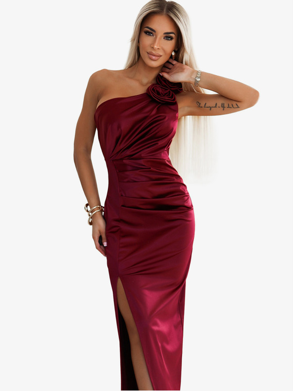 numoco Langes Kleid aus Satin mit einer Schulter und Rosen - bordeauxfarben Numoco AURORA