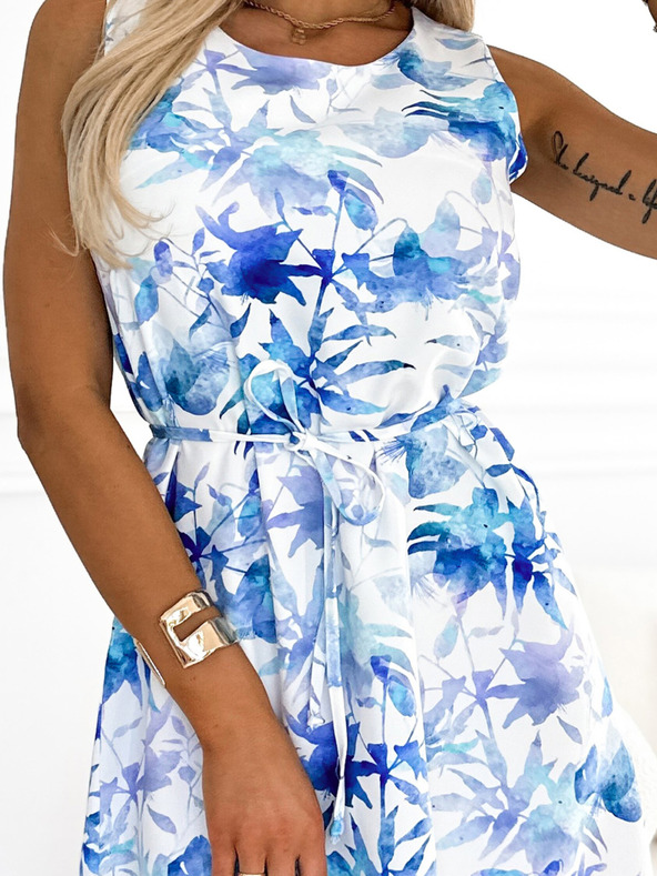 numoco Schmeichelhaftes weißes Kleid mit blauem Muster Numoco VICTORIA