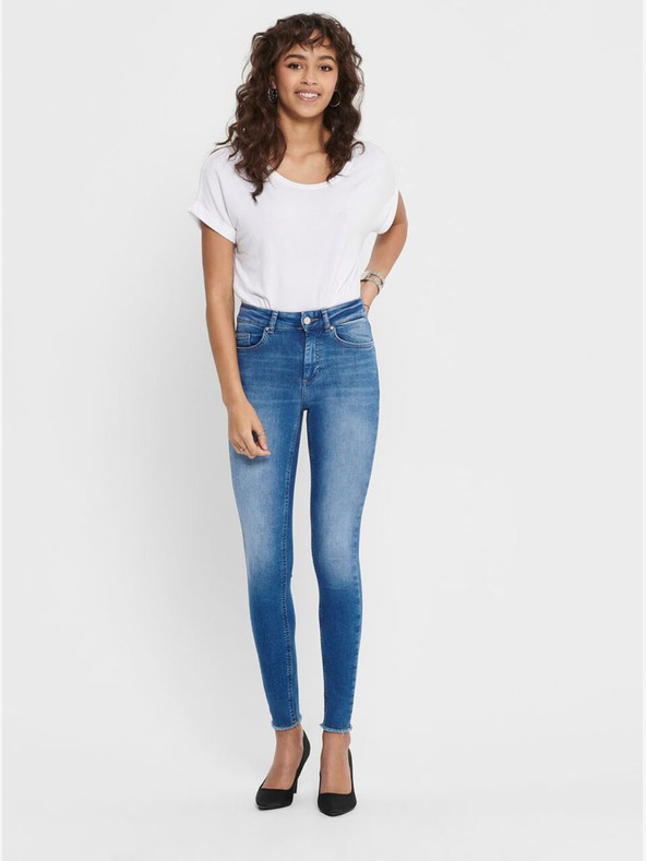 ONLY Blaue verkürzte Röhrenjeans ONLY Blush