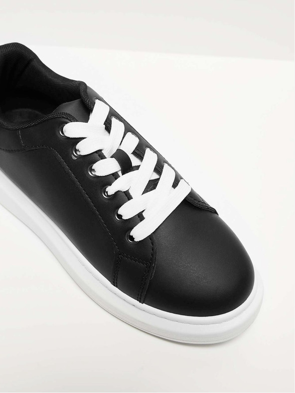 Moodo Schwarze Damen-Turnschuhe aus Leder Moodo