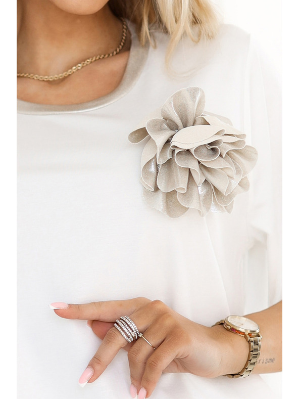 numoco Bequeme Bluse mit Blumenapplikation auf der Schulter Numoco