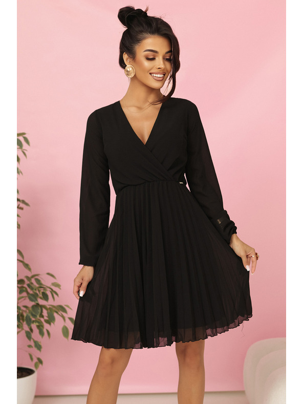 numoco Plissierte ISABELLE Kleid mit langen Ärmeln und Ausschnitt