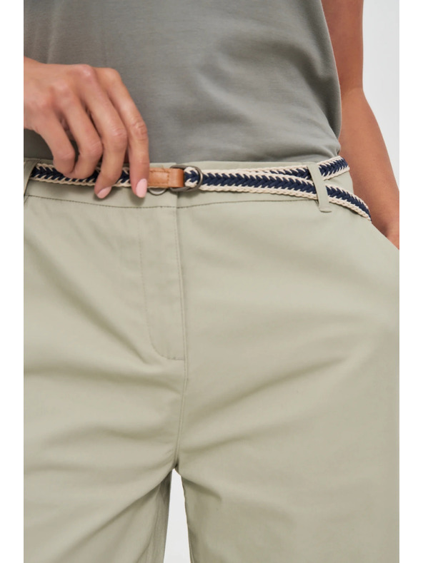 Moodo Olivgrüne Damenshorts Moodo