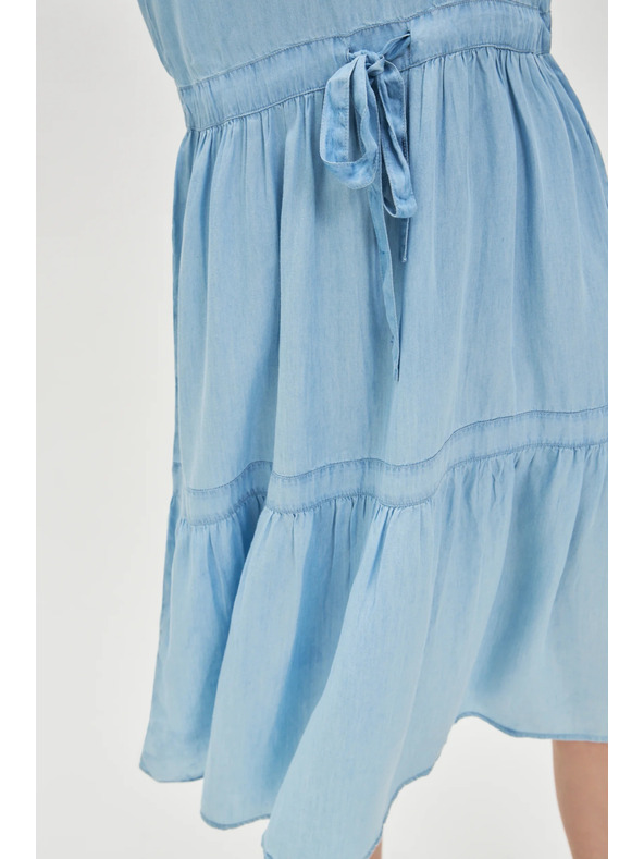 Moodo Hellblaues Midi-Kleid mit Volants Moodo