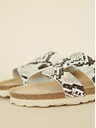 Ojju Beige Damen-Pantoffeln mit Schlangenmuster OJJU