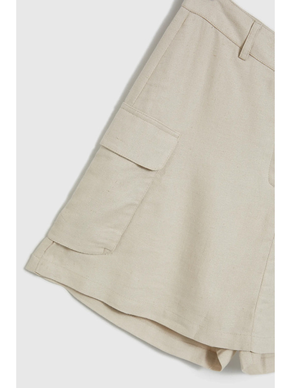 Moodo Cremefarbene Shorts mit Taschen