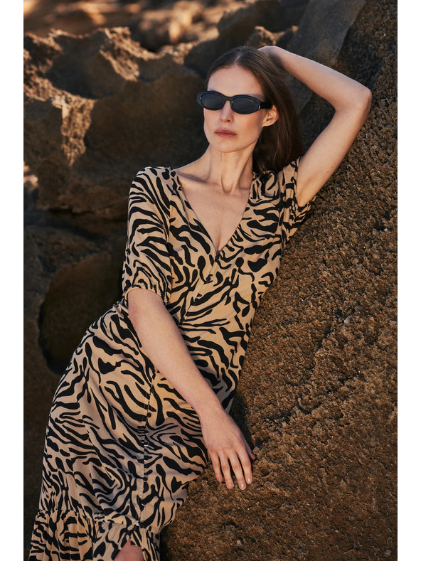 Moodo Beige gemusterte Kleider