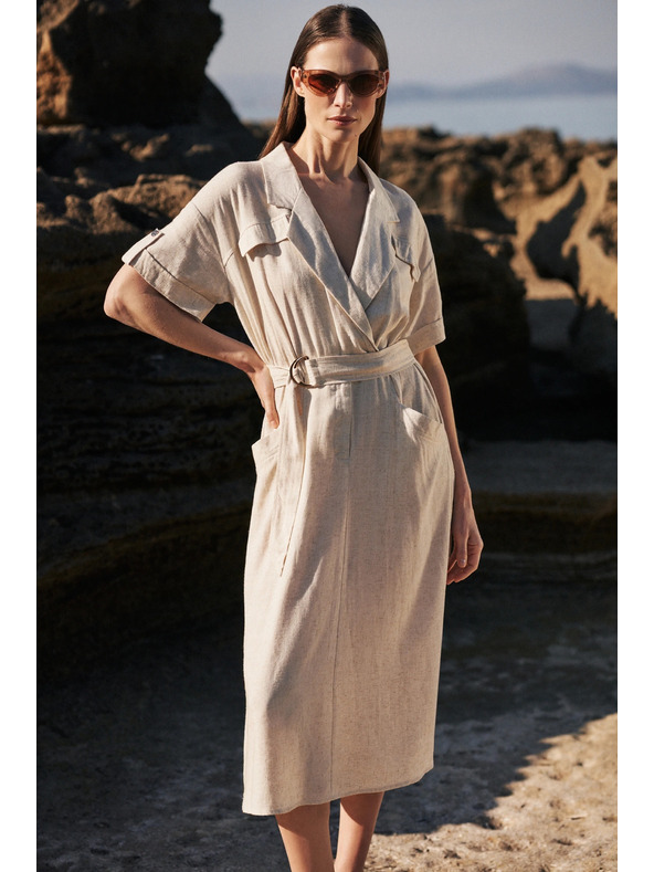 Moodo Beiges Kleid mit Gürtel