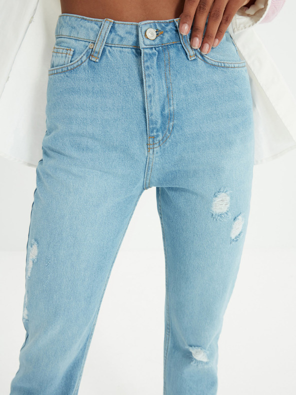 Trendyol Hellblaue Mom Fit Jeans mit Ripped-Effekt Trendyol
