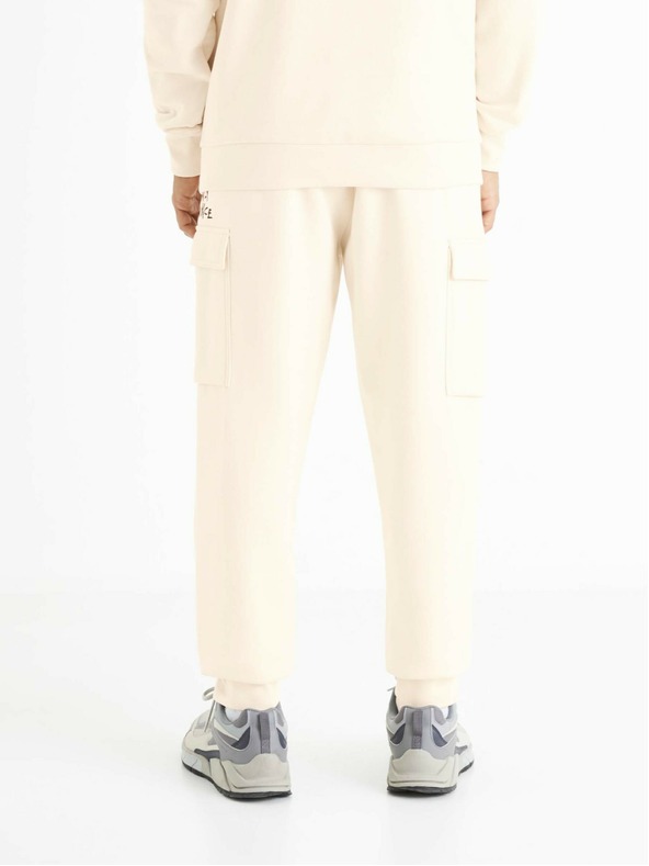 Celio Cremefarbene Herren Sweatpants mit Taschen Celio Boslap