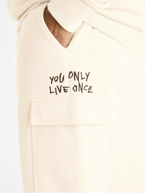 Celio Cremefarbene Herren Sweatpants mit Taschen Celio Boslap