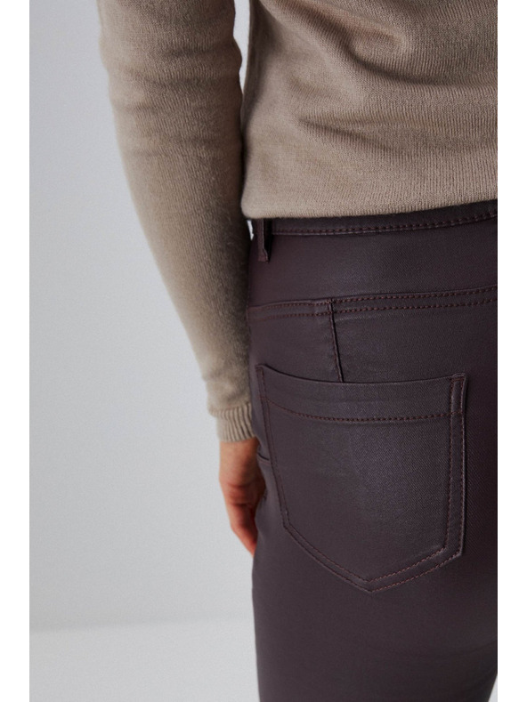 Moodo Taillierte Wachshose Moodo