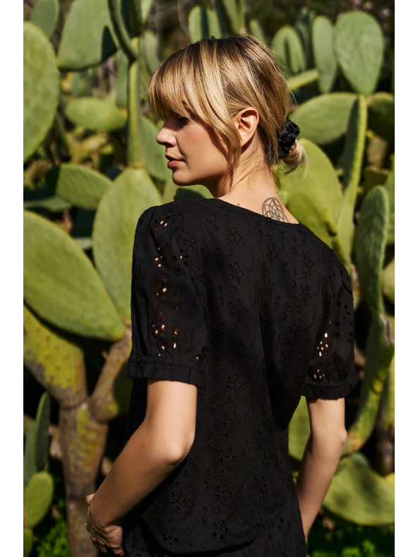 Moodo Schwarze Damenbluse Madeira