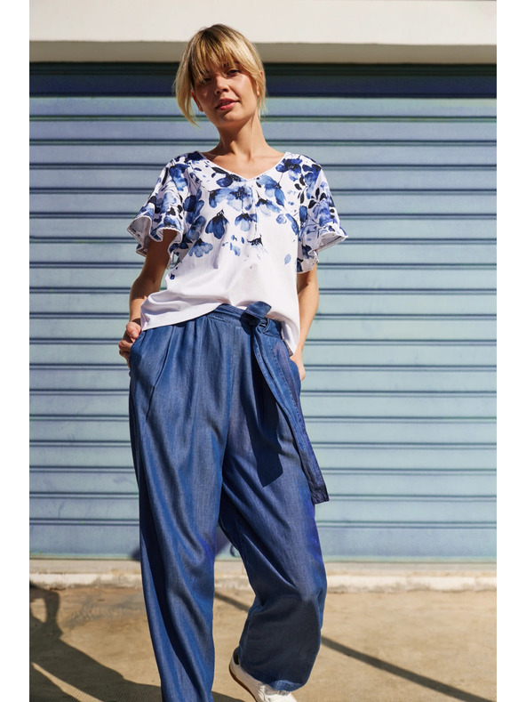 Moodo Weiße Bluse mit blauen Blumen