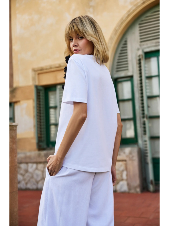 Moodo Weiße Bluse mit schwarzen Blumen