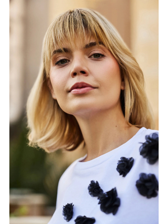 Moodo Weiße Bluse mit schwarzen Blumen