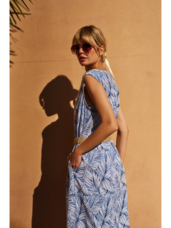 Moodo Hellblaues Kleid mit Gürtel