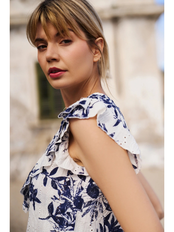 Moodo Damen T-Shirt Moodo – weiß mit blauen Blumen