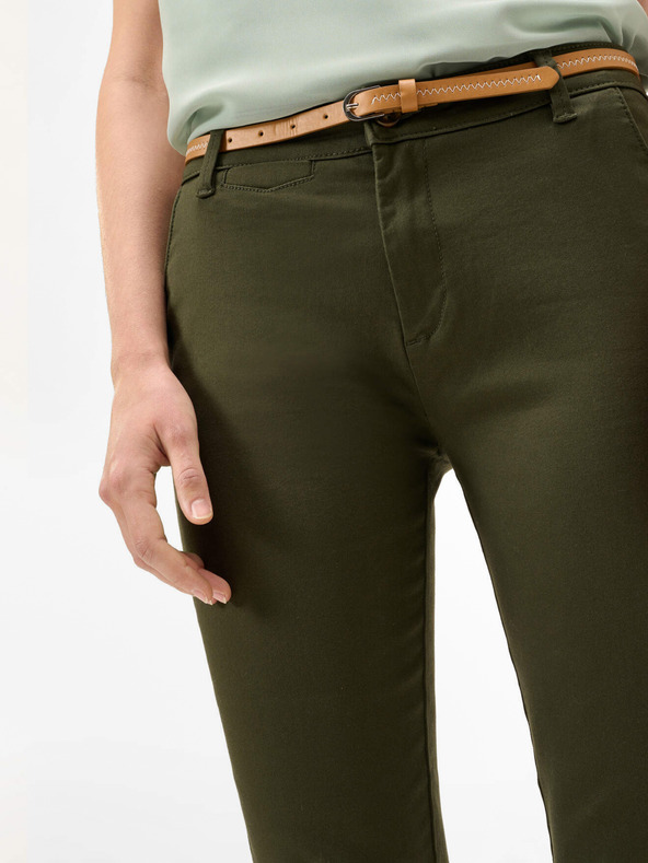 Orsay Khakifarbene abgeschnittene Chino Hose mit Gürtel ORSAY