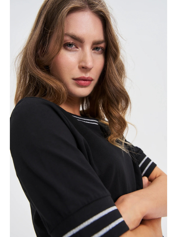 Moodo Schwarzer Top mit Kontrastbordüre Moodo