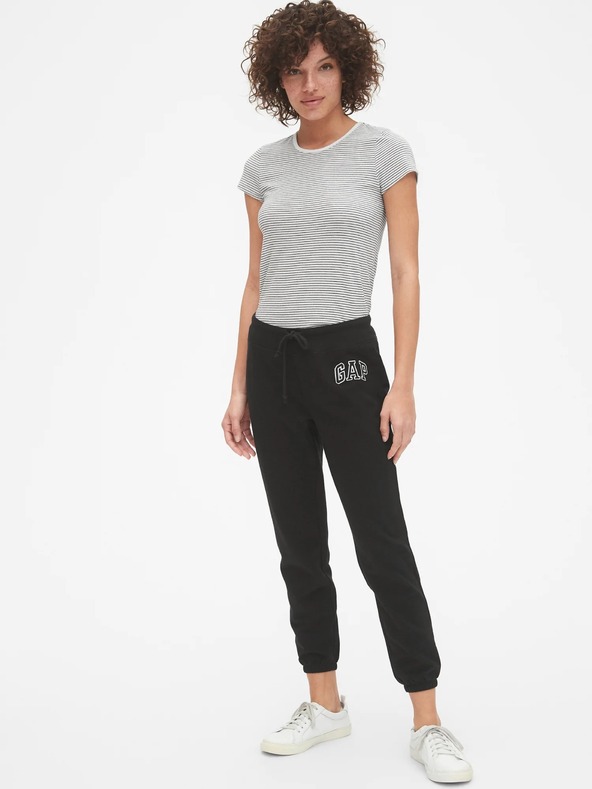 GAP Sweatpants mit Fleece und Logo GAP