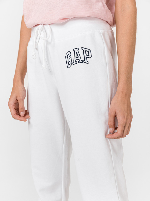 GAP Sweatpants mit Fleece und Logo GAP