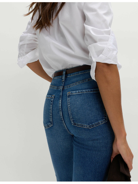 Marks & Spencer Marks & Spencer Damenjeans blau ausgestellt