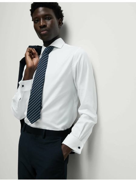 Marks & Spencer Leicht tailliertes Hemd aus luxuriöser Baumwolle mit doppelten Manschetten Marks & Spencer weiß