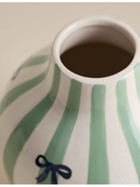 Marks & Spencer Gestreifte Keramik-Vase mit craquelierter Glasur Marks & Spencer grün