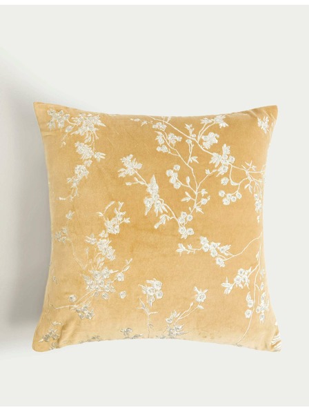 Marks & Spencer Samtiger Kissenbezug mit Kirschblüten-Stickerei von Marks & Spencer gold