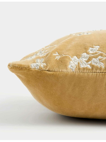 Marks & Spencer Samtiger Kissenbezug mit Kirschblüten-Stickerei von Marks & Spencer gold