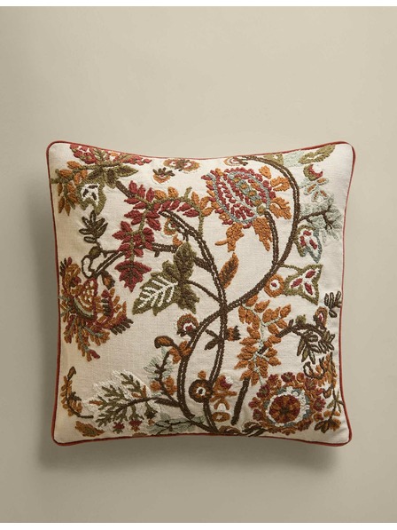 Marks & Spencer Kissenbezug aus reiner Baumwolle mit Blumenstickerei von Marks & Spencer cremeweiß