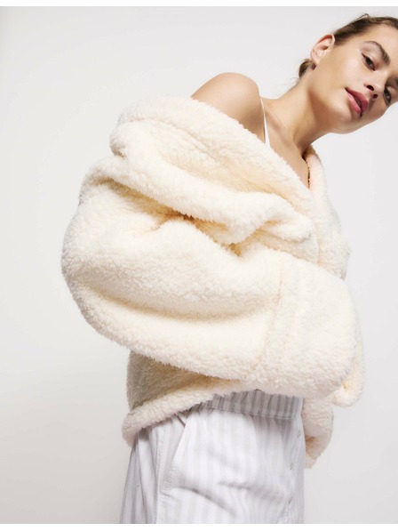 Marks & Spencer Wickel-Strickjacke aus Kunstfell mit Teddybär von Marks & Spencer in Creme