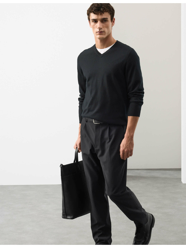 Marks & Spencer V-Ausschnitt Pullover aus reiner, besonders feiner Merinowolle von Marks & Spencer schwarz